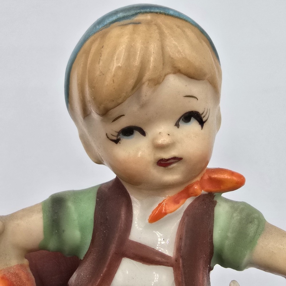 Vtg BOY and BUNNY Figurine with Carrots Made and‎ Hand-Painted in Postwar Japan - Picture 4 of 11